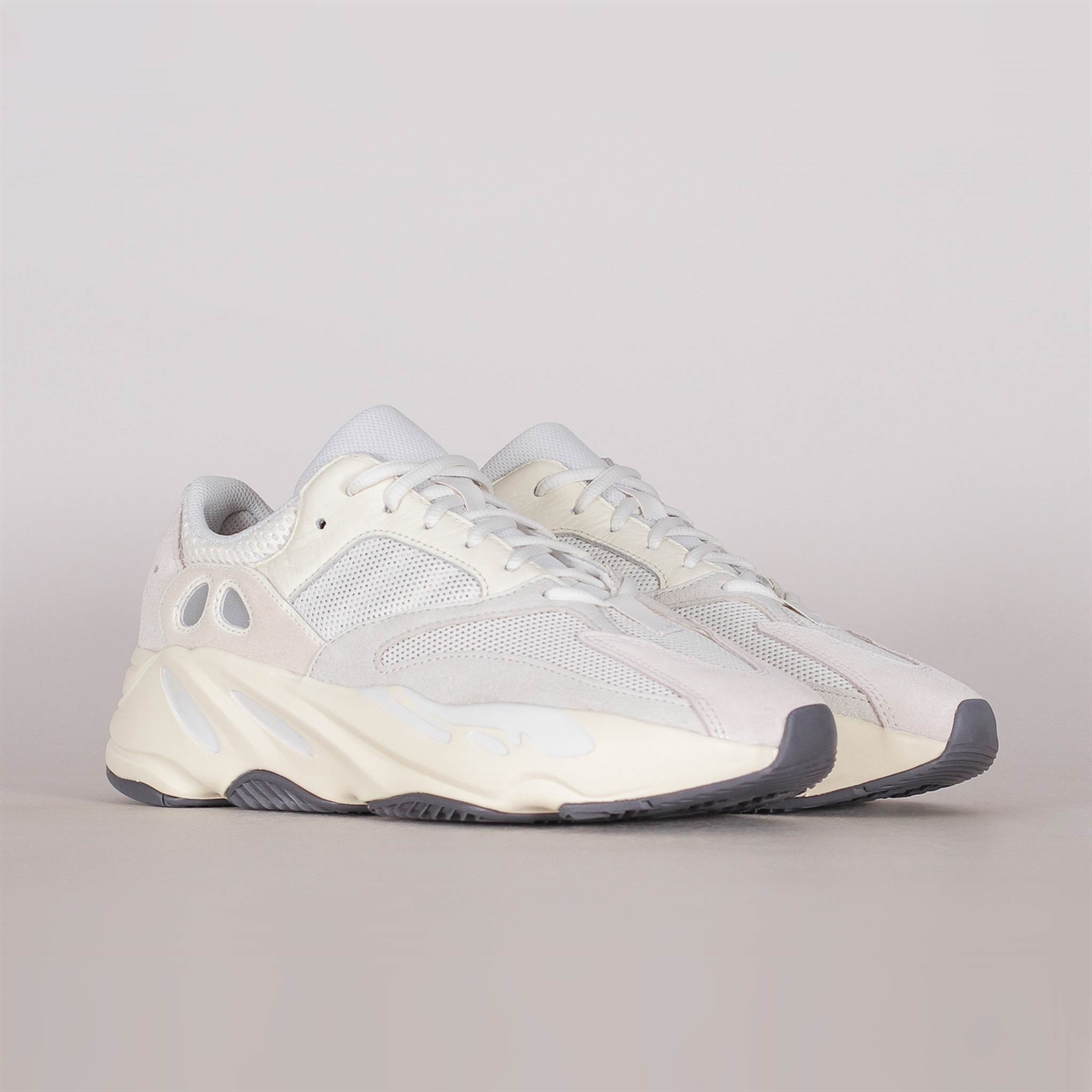 yeezy boost 700 analog eg7596