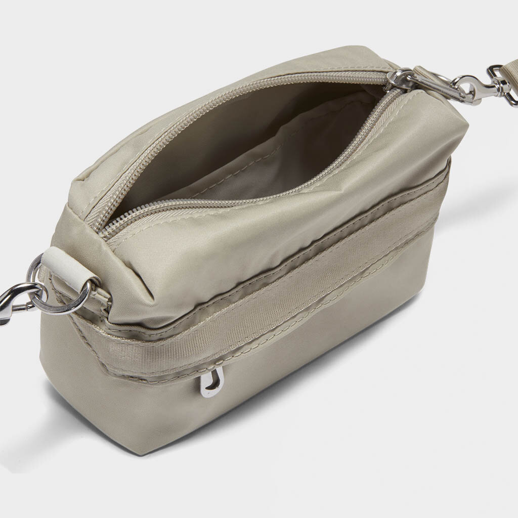 Shelta - Nike Sportswear Futura Luxe Crossbody Bag (CW9304-230)