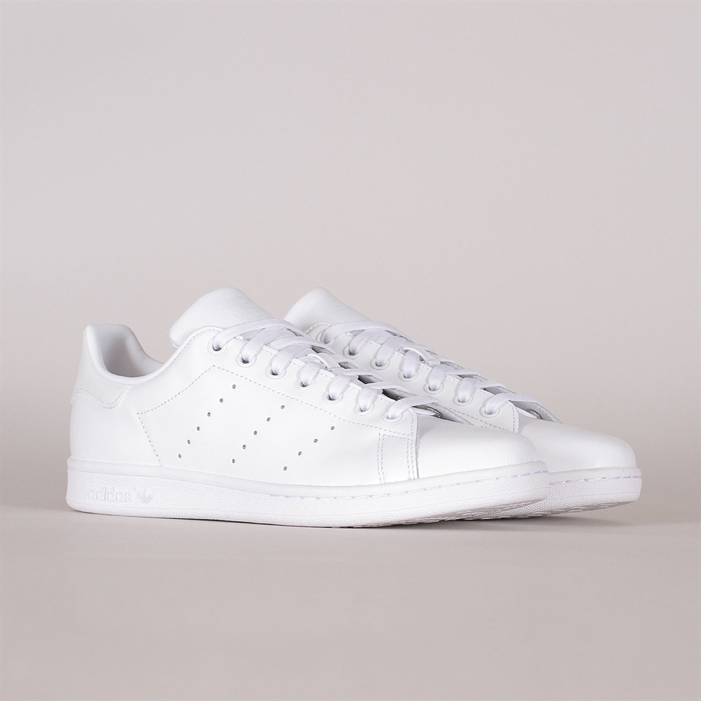 adidas originals stan smith sneakers in white s75104