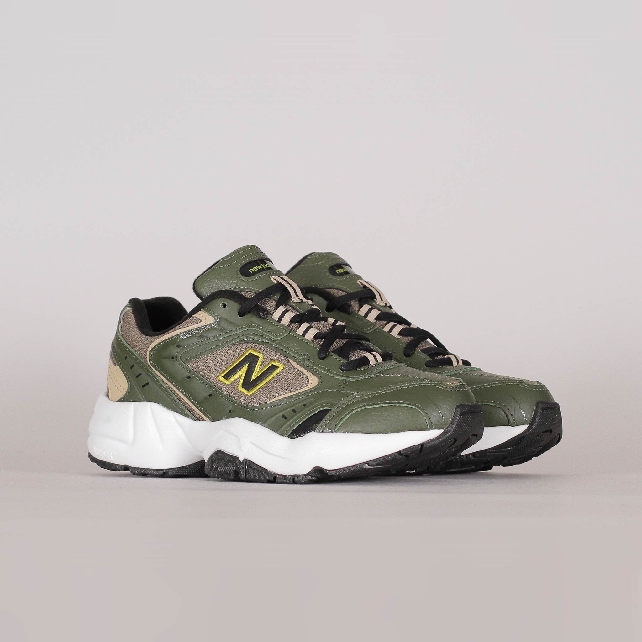 new balance 452 trainers in white